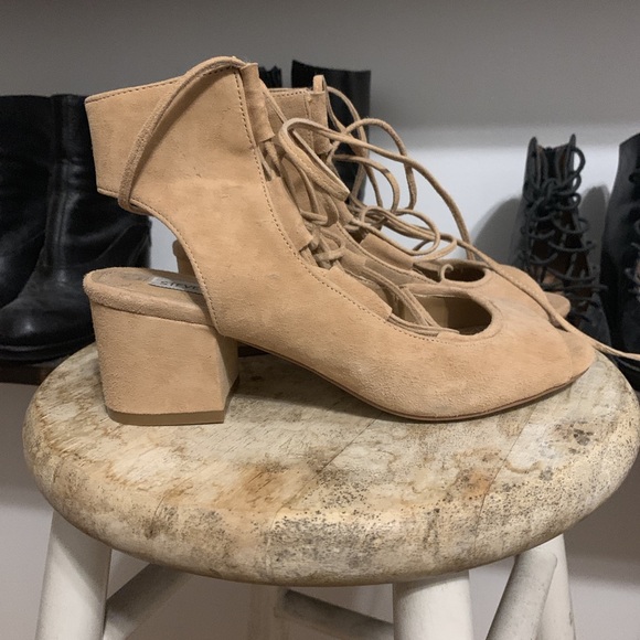 SteveMadden short heels! Size 6.5 - Picture 3 of 3